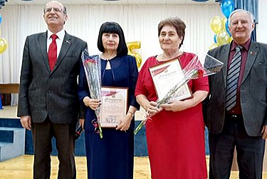 Депутаты поздравили школу с юбилеем